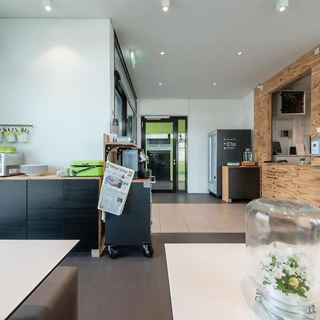 A2 Hotels Denkendorf - Airport & Messe Екстериор снимка