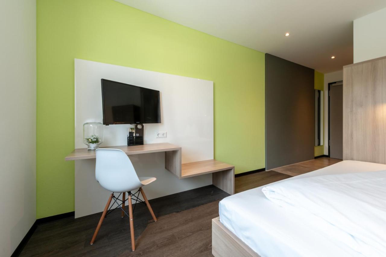 A2 Hotels Denkendorf - Airport & Messe Екстериор снимка